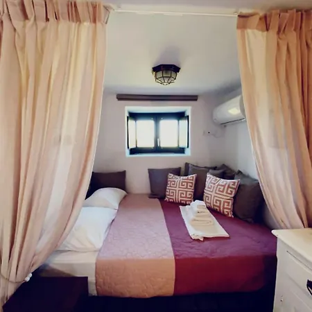 Ancient Meropia - Artemis, Traditional House- Family, Vakantiehuis *